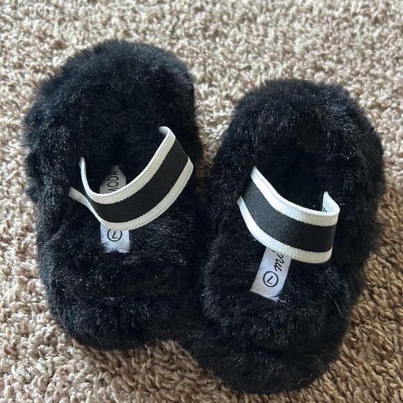 Mini Moda black slippers size 7 - Picture 2 of 3